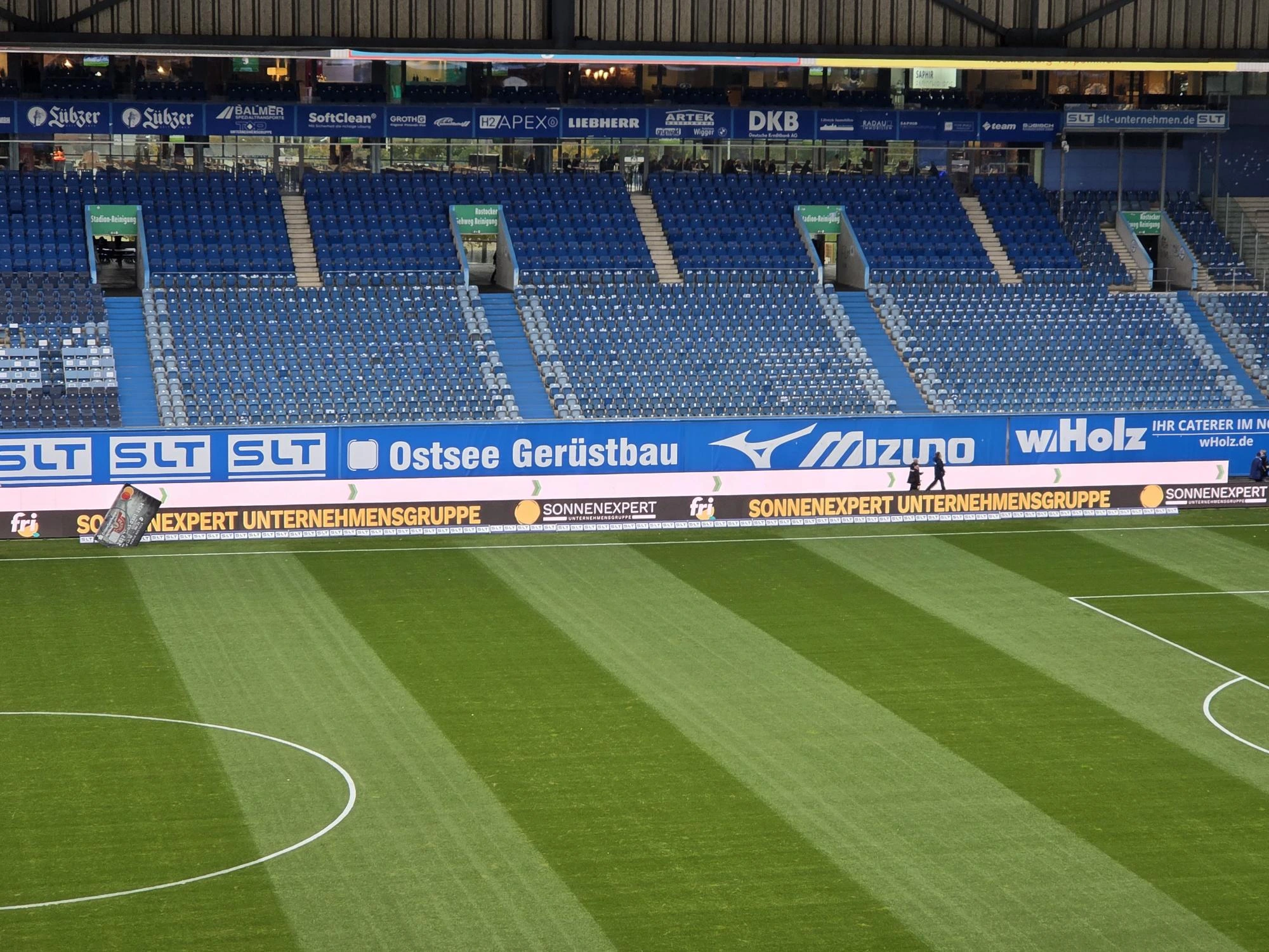 Sonneexpert Unternehmensgruppe ist Partner vom F.C. Hansa Rostock - Bandenwerbung im Ostseestadion