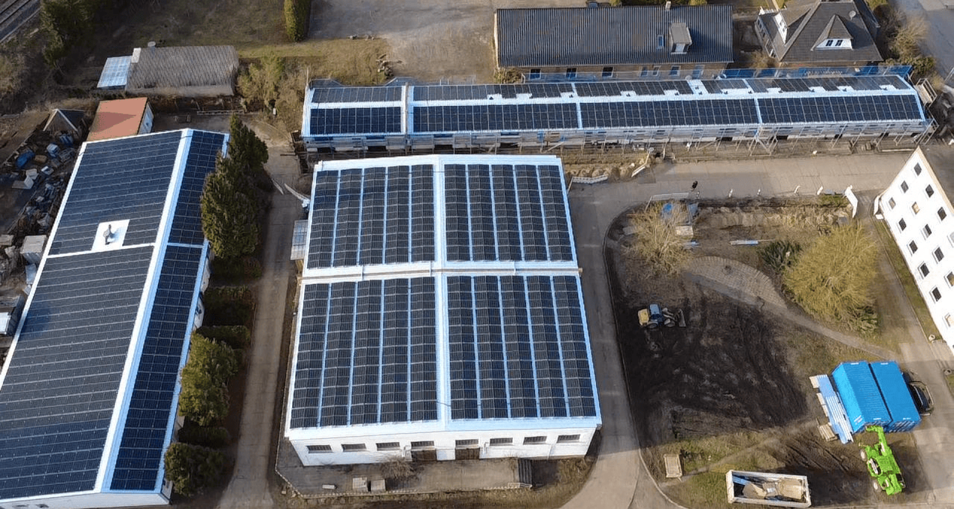 Dachsanierung mit PV-Anlage von Sonnenexpert - Das fertige Objekt mit Solaranlage